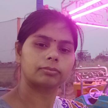 Surat में बेबीसिटर: Rashmi