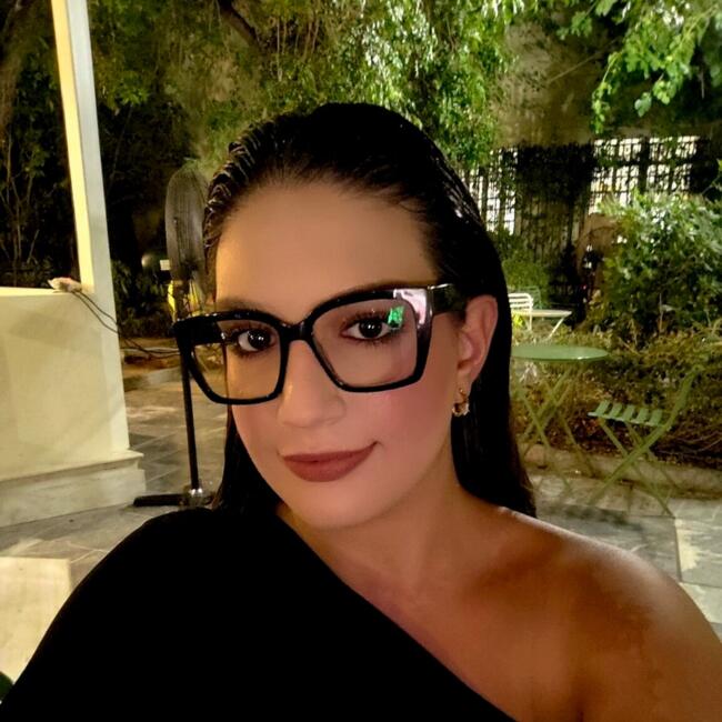 Babysitter in Nea Liosia: Dora