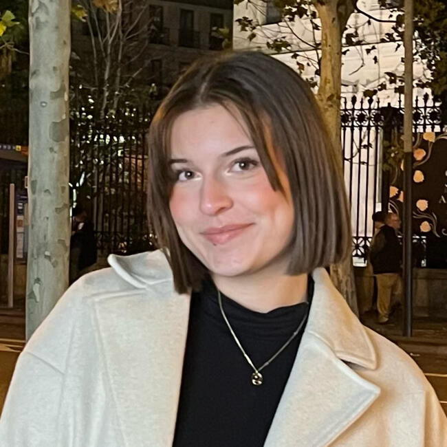 Babysitter in Quimper: Tess