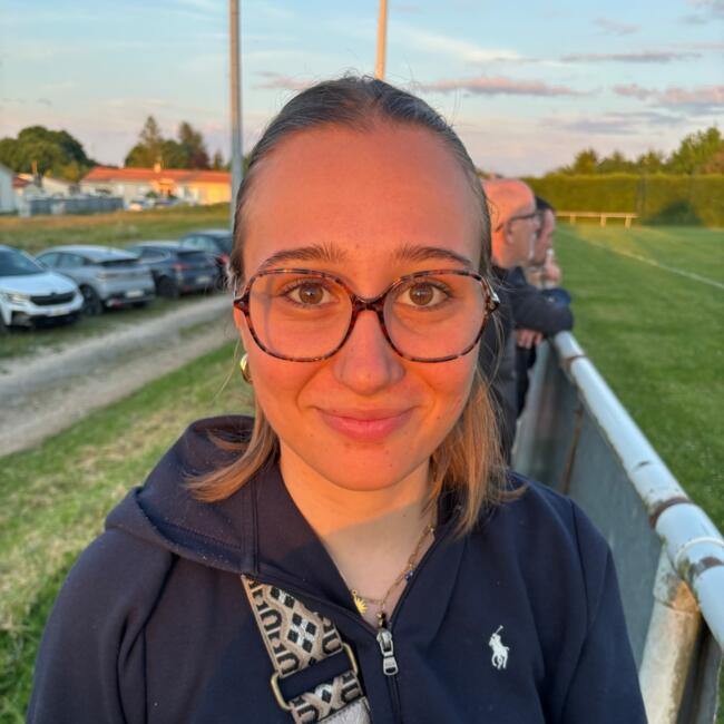 Babysitter in Nersac: Louise