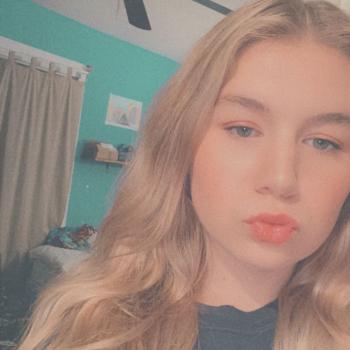 Babysitter in Green Cove Springs: Julia