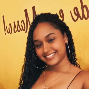 Babysitter Magé: Evelyn