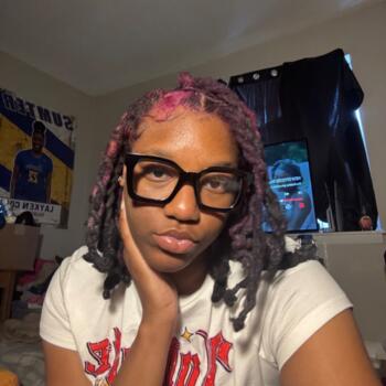 Babysitter in Memphis: Layken Cox