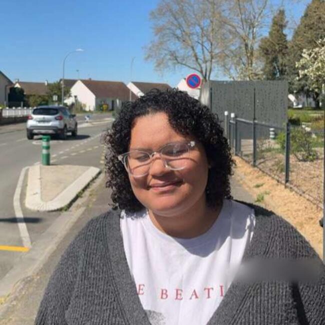 Babysitter in Lucé: Becky