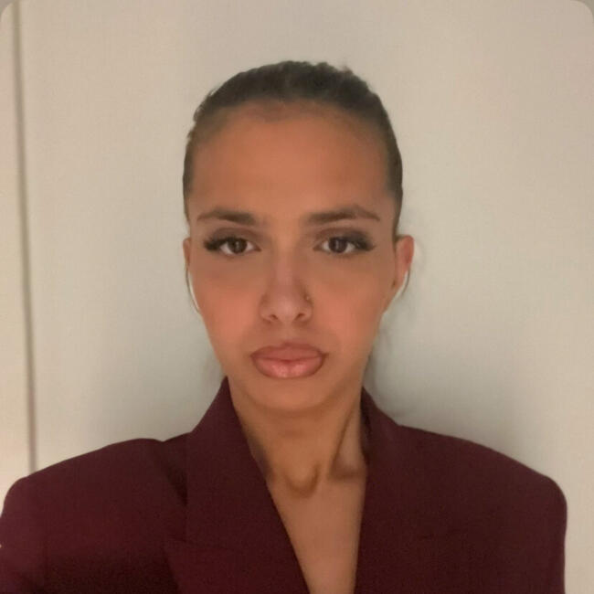 Babysitter in Saint-Prix: Nour