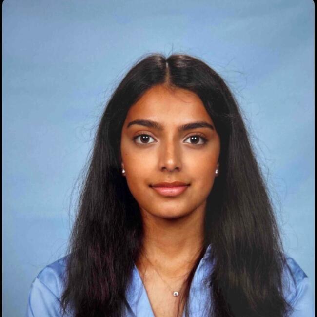 Babysitter in Cergy: Hana