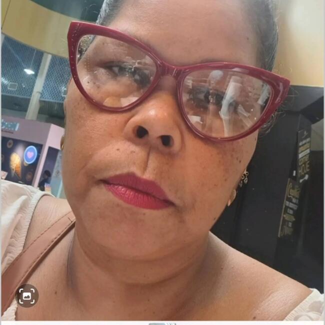 Babysitter in Praia Grande: Luzia