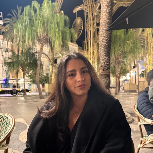 Babysitter in Cadiz: Monica