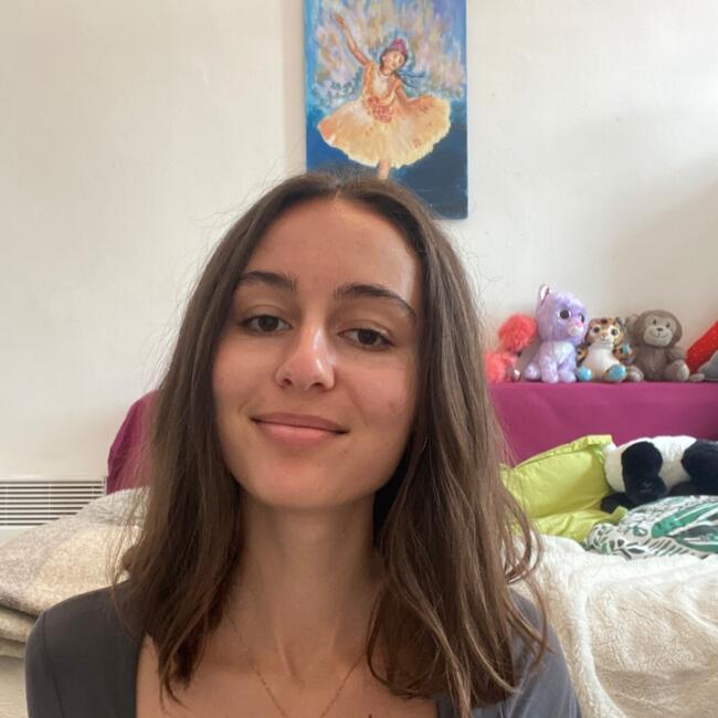 Babysitter in Marseille: Maya