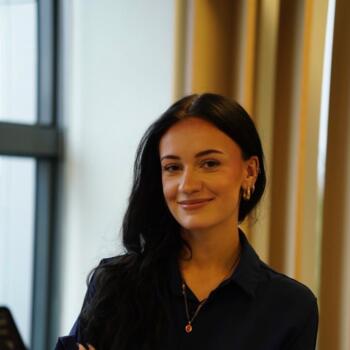 Babysitter in Saint-Méloir-des-Ondes: Léna