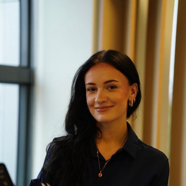 Babysitter in Saint-Méloir-des-Ondes: Léna