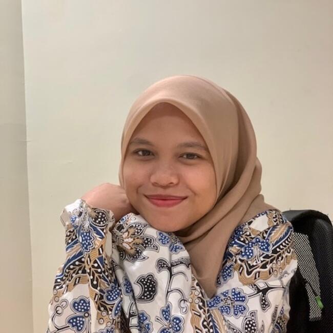 Baby-sitter in Batu Caves: Azrin