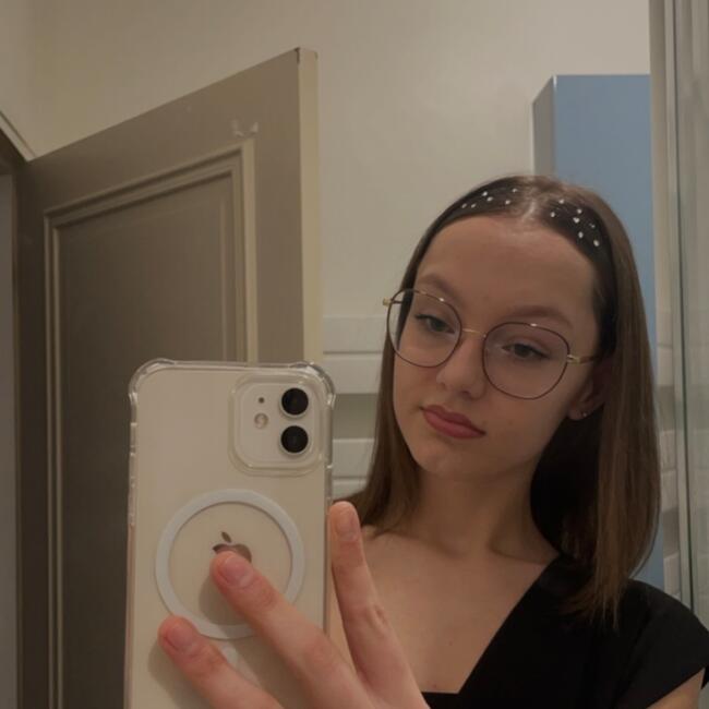 Babysitter in Bernay: Emmeline