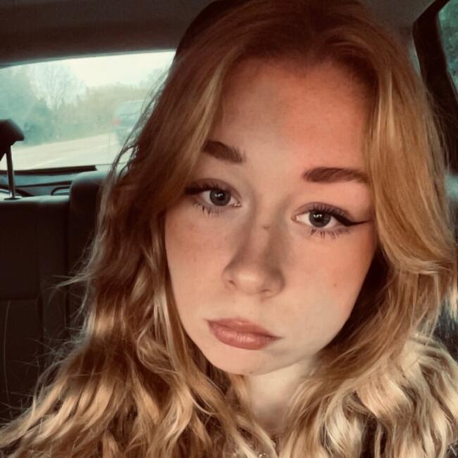 Babysitter in Narbonne: Louise