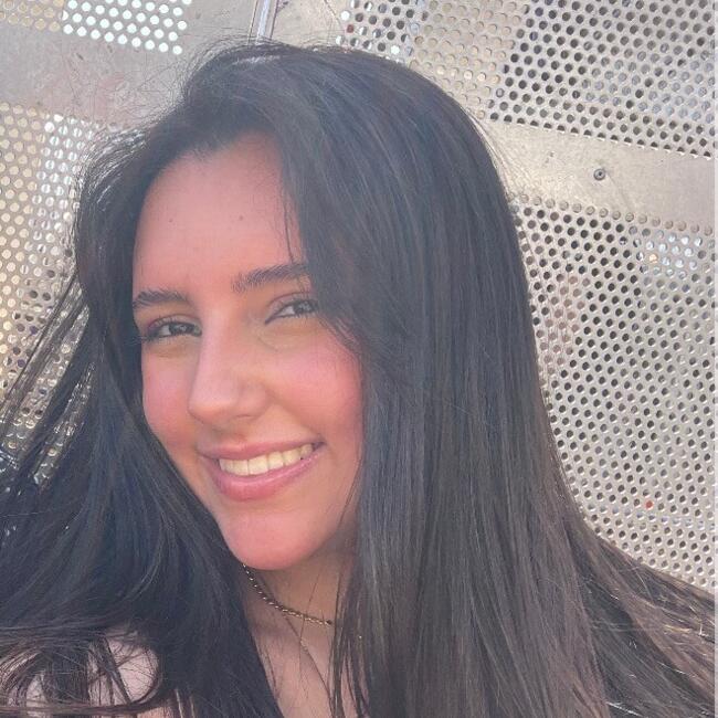 Babá em Goiânia: Júlia