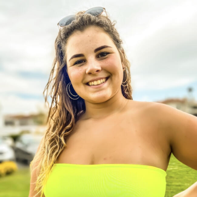 Babysitter in Coxyde: Carina