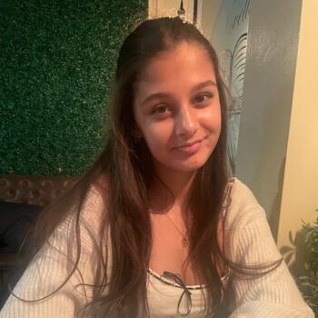 Babysitter στην περιοχή Nottingham: Yasmine