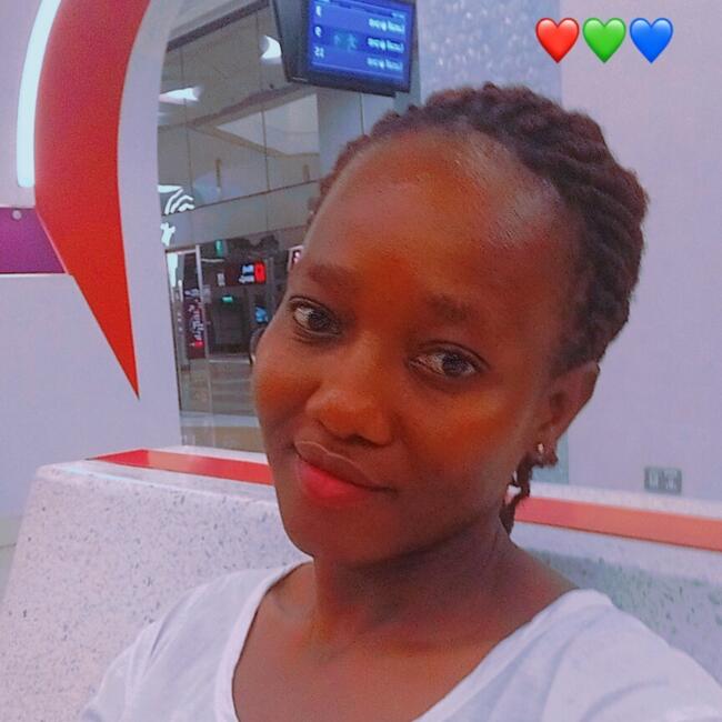 مربية أطفال في الدوحة: Lydia