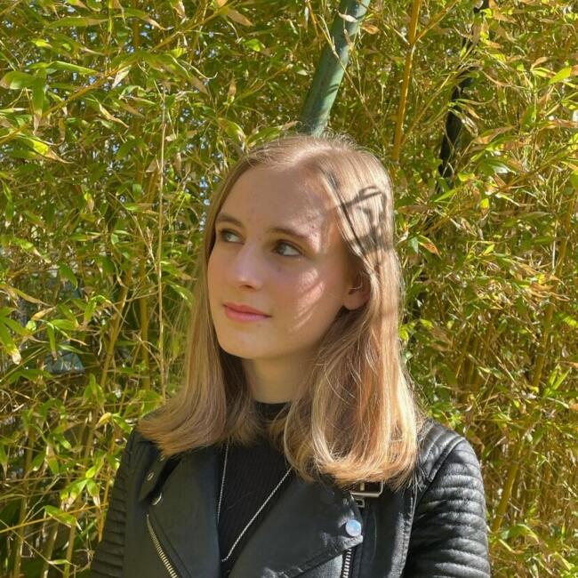 ニース のベビーシッター: Lola