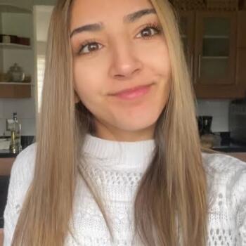 Baby-sitter in Calgary: Carla