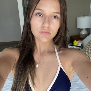 Babysitter in Santa Ana: Lucia