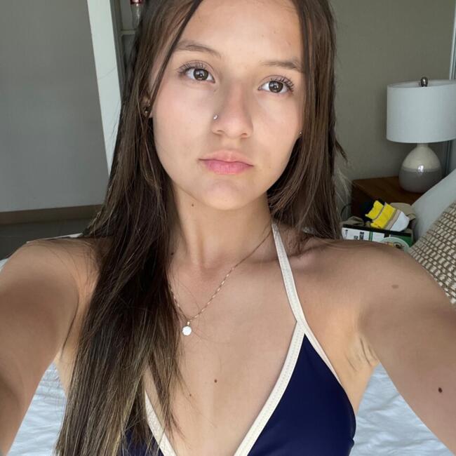 Babysitter in Santa Ana: Lucia