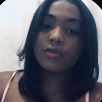 Babysitter Magé: Shara