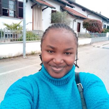 Babysitter in Santhià: Esther Ene