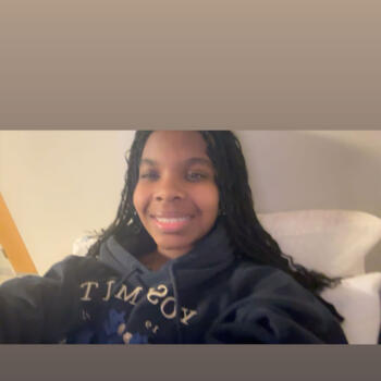 Babysitter in Naperville: Ava