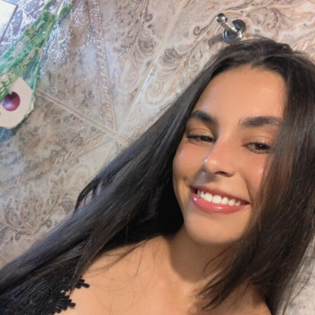 Babá em Papagaios: Larissa