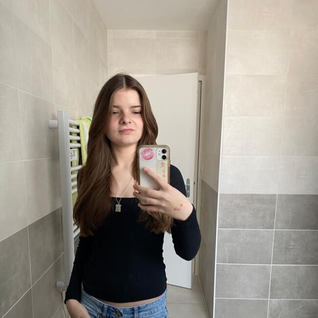 Babysitter in Saint-Mathurin-sur-Loire: Manon