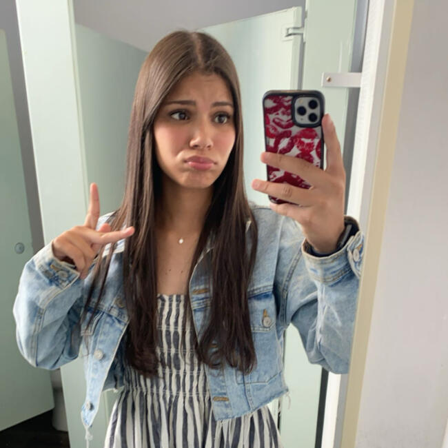 Babysitter in Framingham: Laura