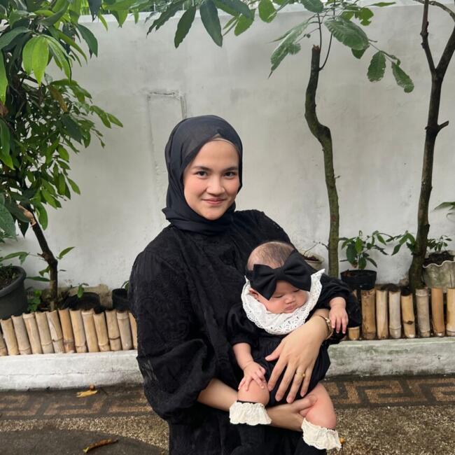 Babysitting job in Batam: Rifati