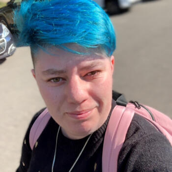 Babysitter in Villeneuve-la-Guyard: Chloe