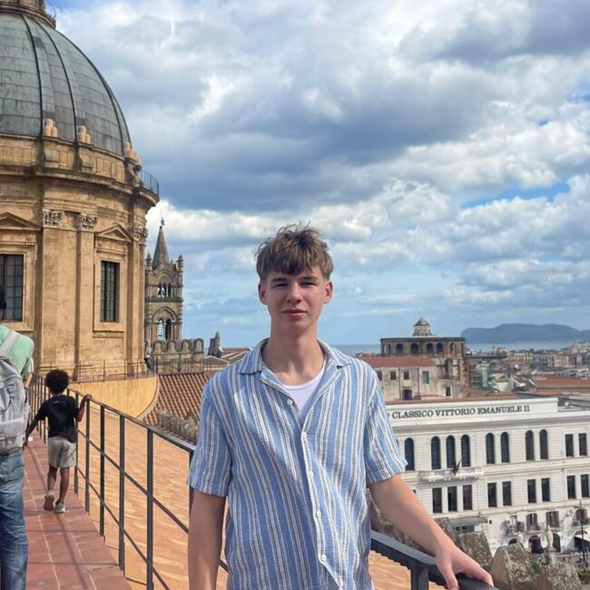 Babysitter in Paris: Tristan