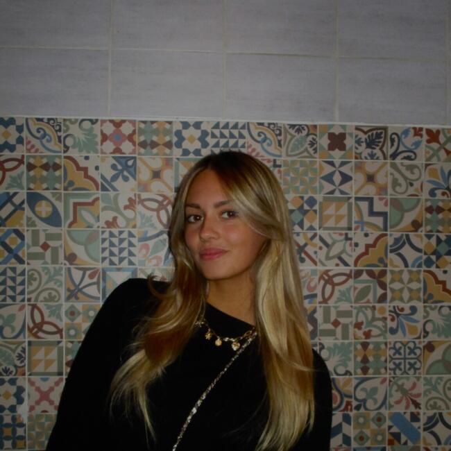 Babysitter in Boulogne-Billancourt: Eva