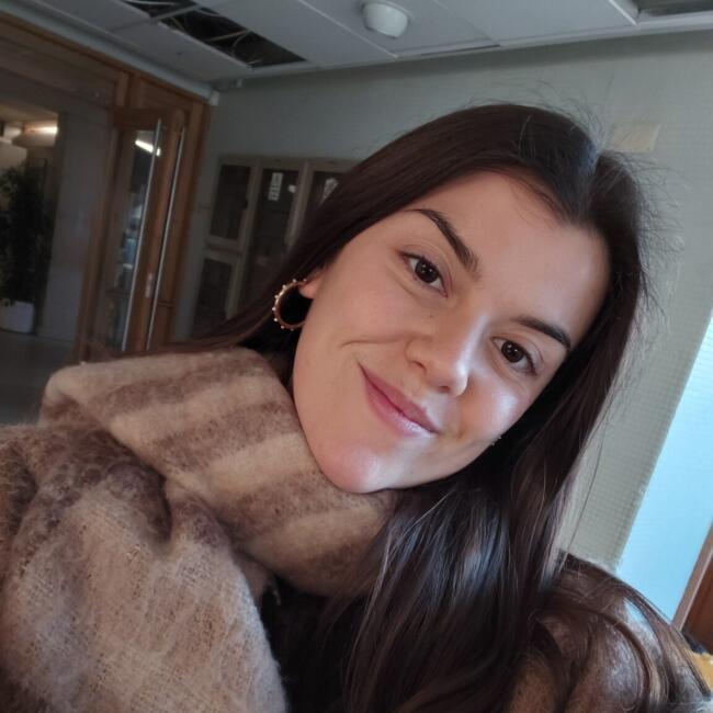 Babysitter in Sesimbra: Laura