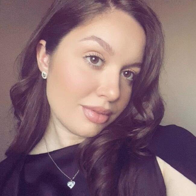 Bebisiterka u Kraljevo: Selena