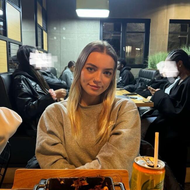 Babysitter in Bois-Colombes: Emma