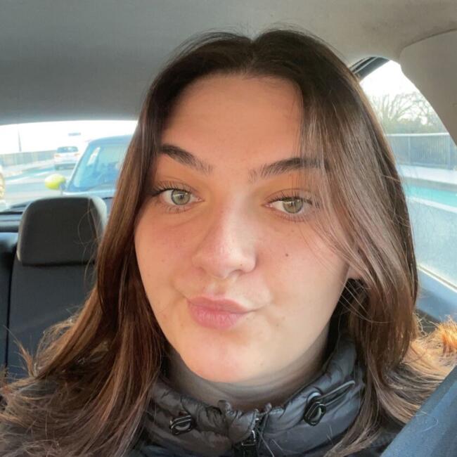 Babysitter in Charmes-sur-Rhône: Alessia