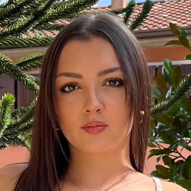 Babysitter in Œting: Chiara