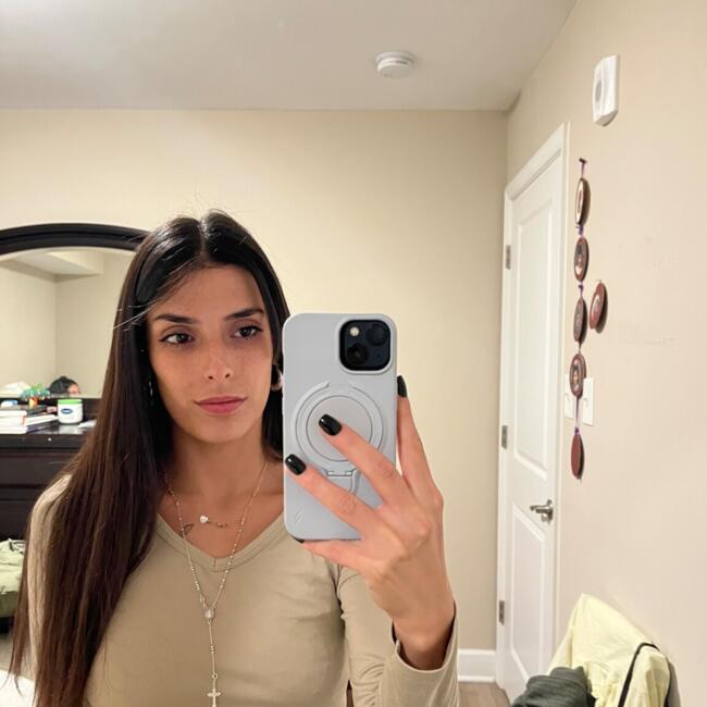 Babysitter in Derwood: Jazmin