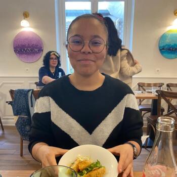 Babysitter in Paris: Angéline