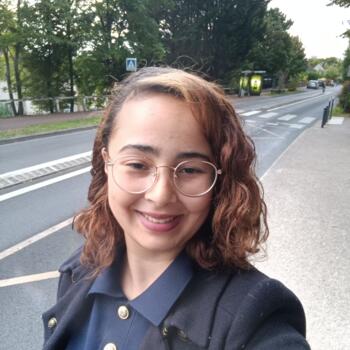 Babysitter in Cergy: Nayla