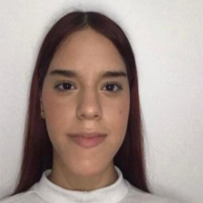 Babysitter in Burriana: Shirly Hurtado