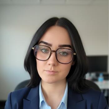 Babysitter in Le Manoir: Lucie