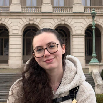 Babysitter in Mont-Saint-Aignan: Rafaëla