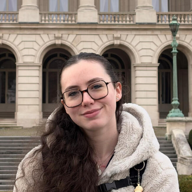 Babysitter in Mont-Saint-Aignan: Rafaëla