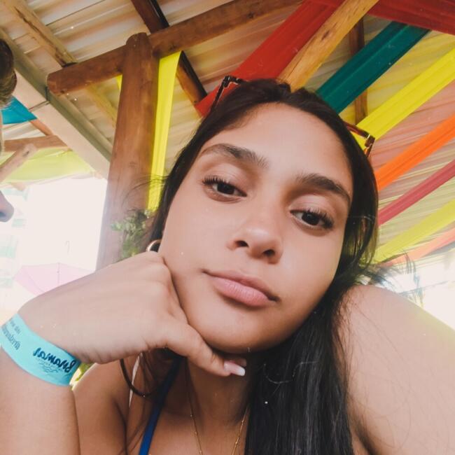 Babysitter in Camaragibe: Laura