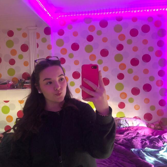 Babysitter in Bonneuil-Matours: Jade